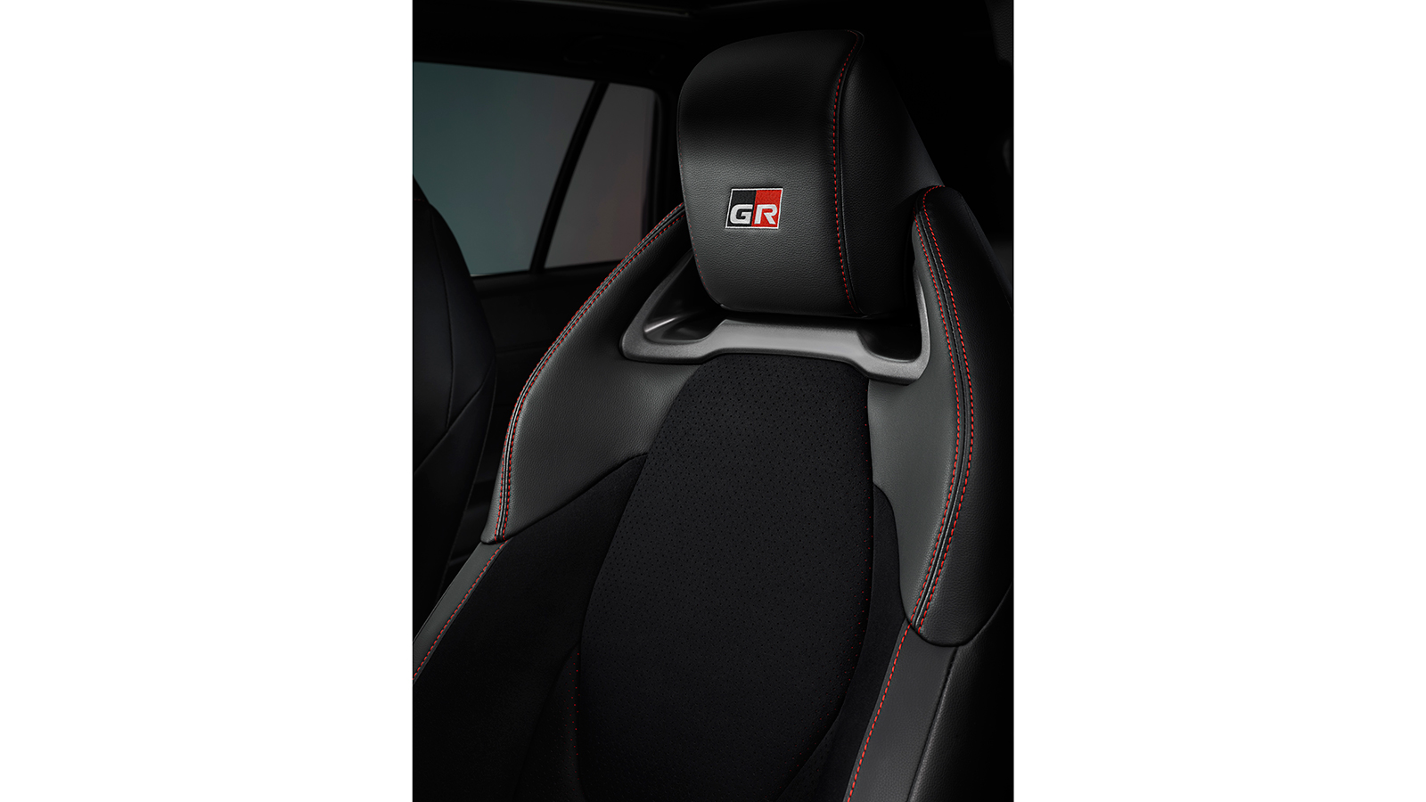 Ανανεωμένη και με έκδοση GR Sport η Toyota Corolla Cross